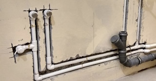 Штробление стен под трубы водоснабжения в Новом Уренгое - доступные цены от 519 руб